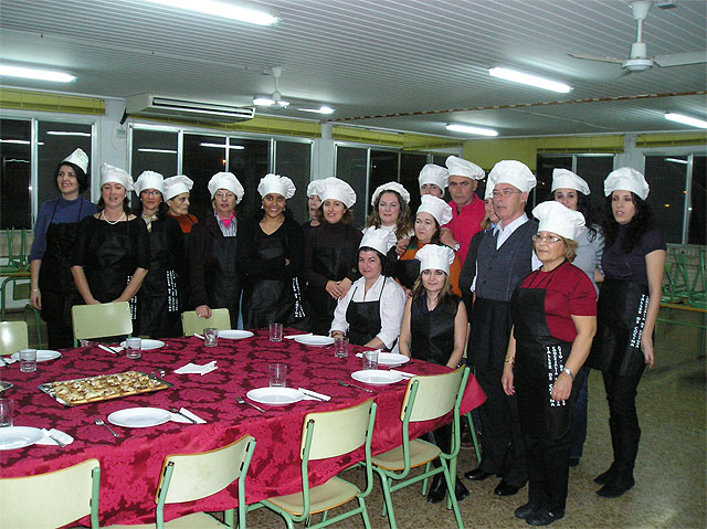Los alumnos del curso de cocina tradicional reciben sus diplomas - 1, Foto 1