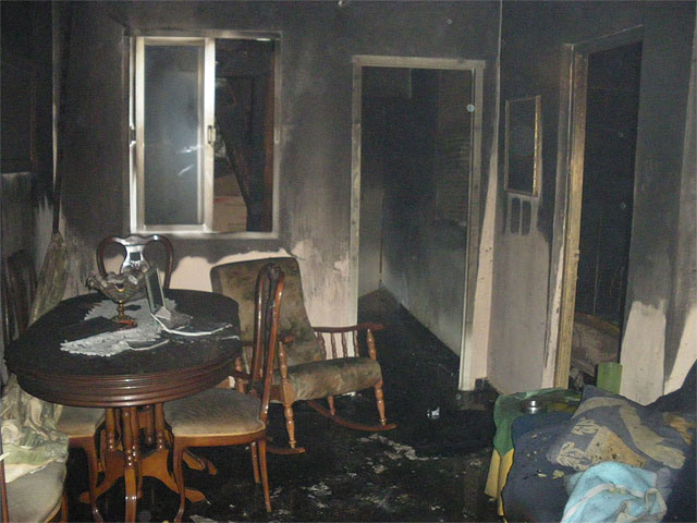 Bomberos y Policía Local intervienen en un incendio en el Barrio Peral - 1, Foto 1