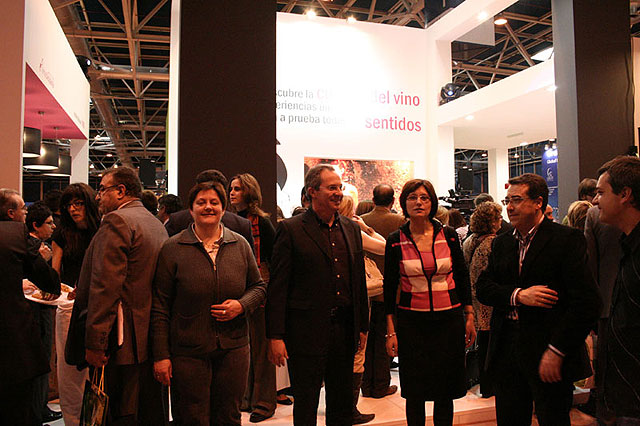 “Los visitantes de FITUR se interesaron mucho por el enoturismo”, afirma la concejal de Turismo - 2, Foto 2