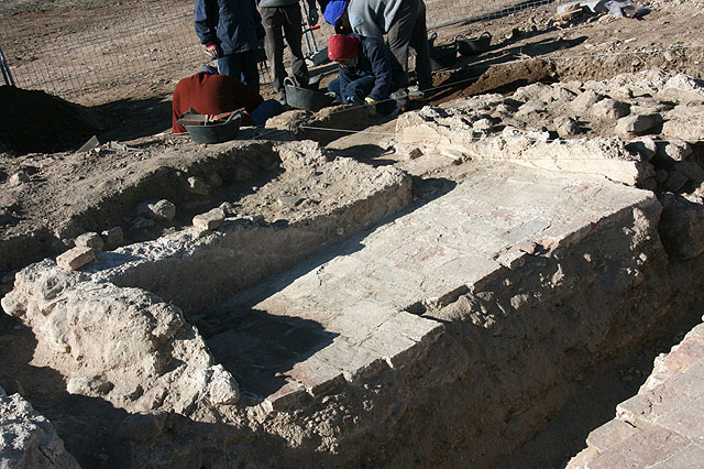 Se descubre un acceso fortificado a la antigua alquería islámica, en unas excavaciones de urgencia en Los  Torrejones, Yecla - 1, Foto 1
