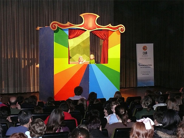 Centenares de niños disfrutaron con ‘El planeta de los colores’ que connemoró el Día de la Paz - 1, Foto 1