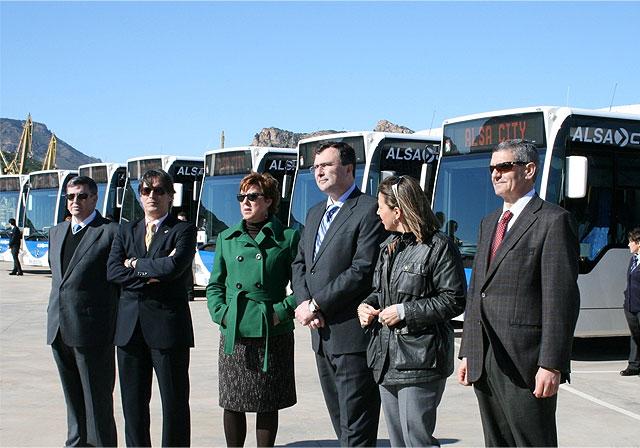 Obras Públicas adapta nuevos autobuses de la flota regional para discapacitados físicos - 1, Foto 1