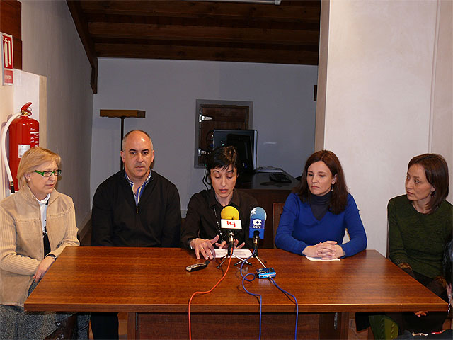 Con una charla y una exposición de bordados se inauguraron las I Jornadas de Artesanía - 2, Foto 2