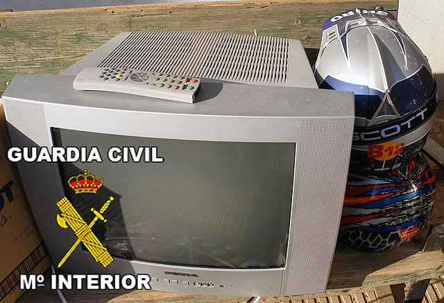 La Guardia Civil sorprende a una persona con numerosos efectos procedentes de robo - 1, Foto 1