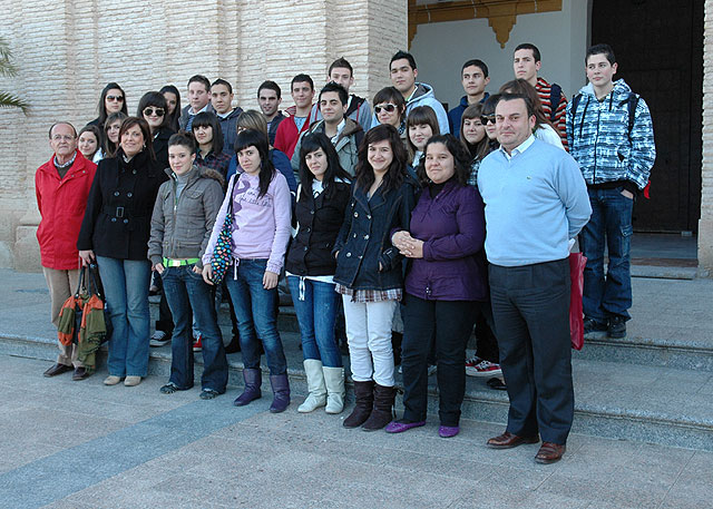 Alumnos del I. E. S. Emilio Pérez Piñero, de Calasparra, visitan la UCAM - 1, Foto 1
