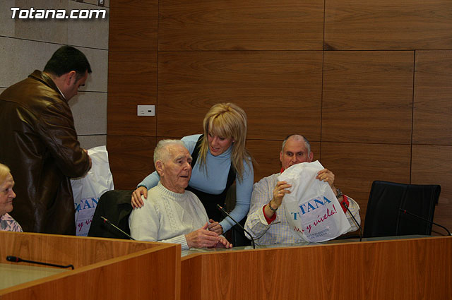 Recepcin institucional a un grupo de usuarios de la residencia de personas mayores “La Pursima” - 15