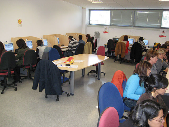 El curso de “Fotografia Digital” cuenta con la participación de un total de veinte personas, Foto 1