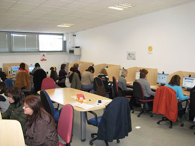 El curso de “Fotografia Digital” cuenta con la participación de un total de veinte personas, Foto 2