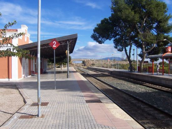 El alcalde, miembros de los grupos políticos y representantes de la Plataforma contra el trazado del AVE mantendrán una reunión mañana en Sevilla, Foto 1