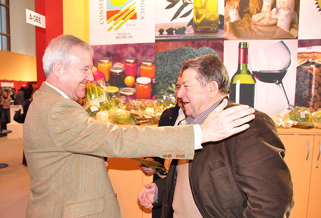 Valcárcel afirma que cada contrato que el sector hortofrutícola efectúa en Berlín se traduce en puestos de trabajo para la Región - 3, Foto 3