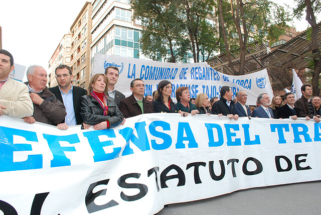 ASAJA Murcia tilda de rotundo éxito la unión de todos los sectores sociales a favor del trasvase Tajo–Segura en la concentración de Murcia - 2, Foto 2