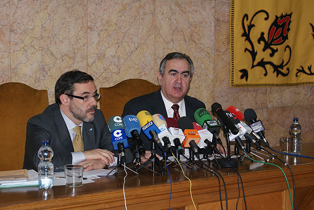 El delegado del Gobierno informa que el uso correcto del cinturón reduce a la mitad el riesgo de muerte en caso de accidente - 1, Foto 1