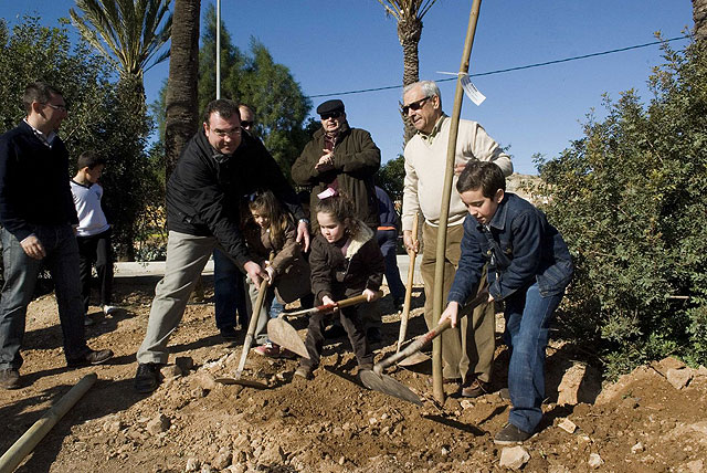 Repsol y el Ayuntamiento colaboran en la repoblación de espacios verdes en Alumbres - 1, Foto 1