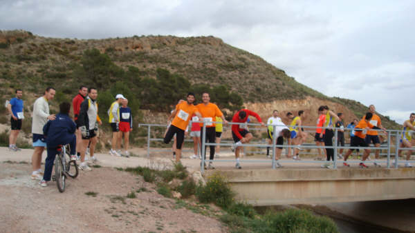 Raul Cifuentes y Lisa Woods encabezan el IV circuito de carreras - 5