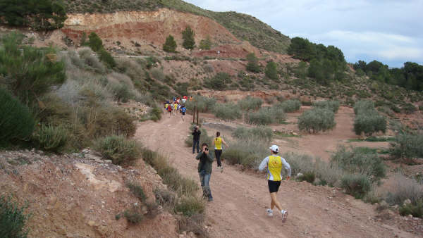 Raul Cifuentes y Lisa Woods encabezan el IV circuito de carreras - 6