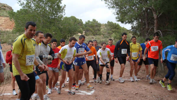 Raul Cifuentes y Lisa Woods encabezan el IV circuito de carreras - 7
