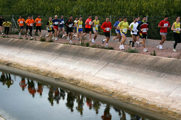 Raul Cifuentes y Lisa Woods encabezan el IV circuito de carreras - 25