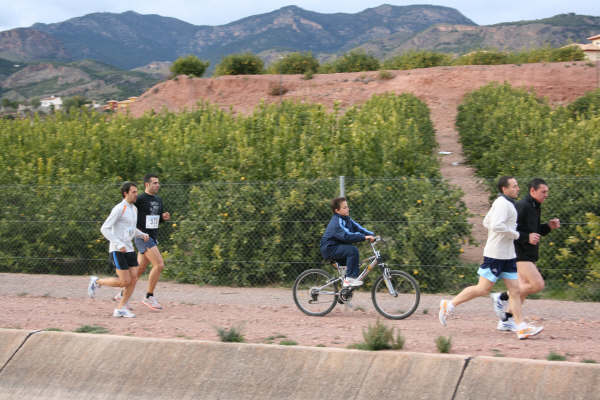 Raul Cifuentes y Lisa Woods encabezan el IV circuito de carreras - 26