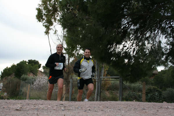 Raul Cifuentes y Lisa Woods encabezan el IV circuito de carreras - 36