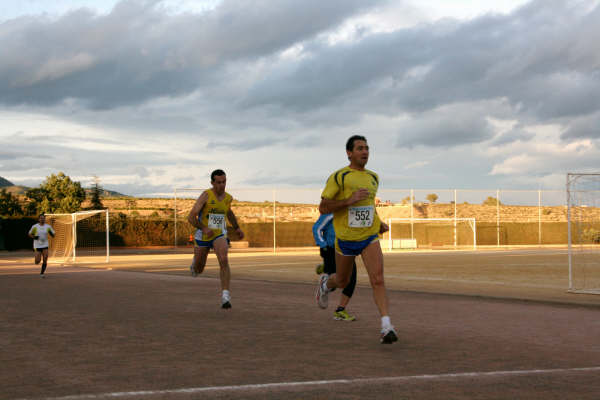 Raul Cifuentes y Lisa Woods encabezan el IV circuito de carreras - 48