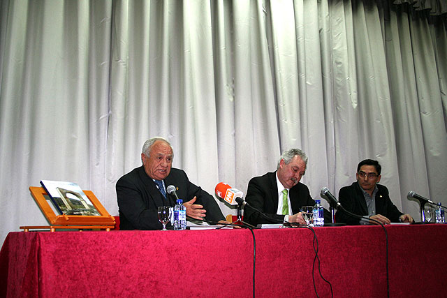 Alcázar presenta una edición actualizada del ‘Vademecum sobre Cehegín’ - 1, Foto 1