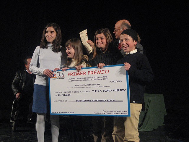 Más de 300 escolares asistieron a la Clausura de la Campaña de Mentalización de FAMDIF - 2, Foto 2