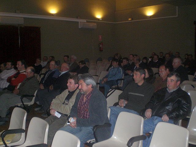Autoridades municipales asisten a la asamblea general de las asociaciones ganaderas de la localidad - 2, Foto 2