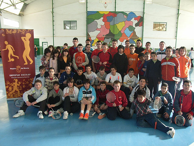 Totana acogió la primera Jornada Regional Escolar de Bádminton, Foto 1