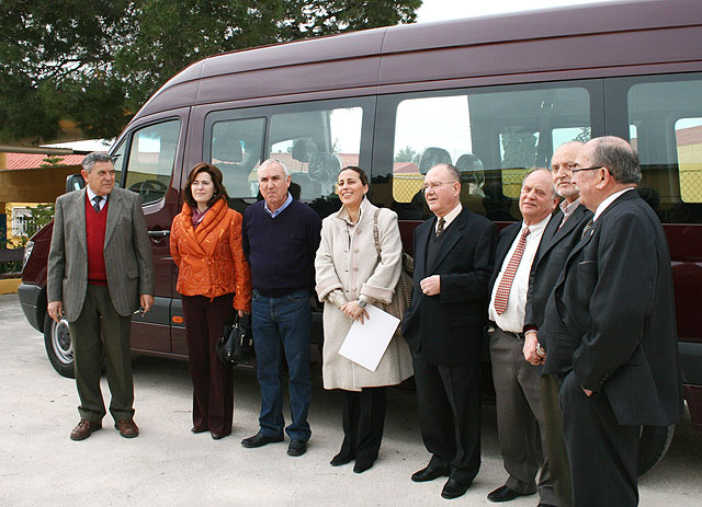 Obras Públicas favorece la autonomía de las personas con movilidad reducida con nuevos vehículos adaptados - 1, Foto 1