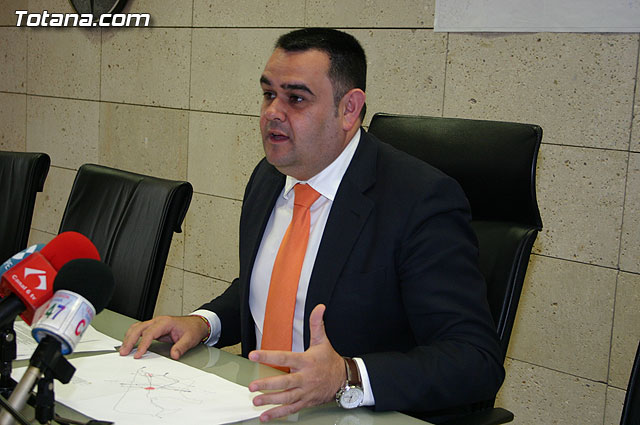 El alcalde anuncia la realización de un estudio técnico exhaustivo del trazado del AVE propuesto por ADIF, Foto 2