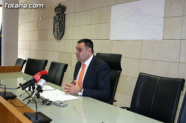 El alcalde anuncia la realización de un estudio técnico exhaustivo del trazado del AVE propuesto por ADIF, Foto 3