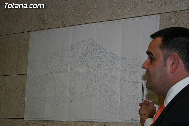 El alcalde anuncia la realización de un estudio técnico exhaustivo del trazado del AVE propuesto por ADIF, Foto 4