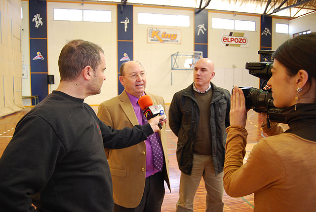 El Pabelln de Deportes cuenta con dos nuevas canastas de baloncesto, Foto 2