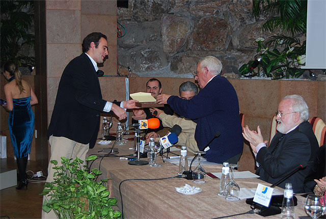 El escritor alhameño Lorenzo Andreo recibe un homenaje junto a otros tres ganadores del Premio guilas de novela, Foto 2
