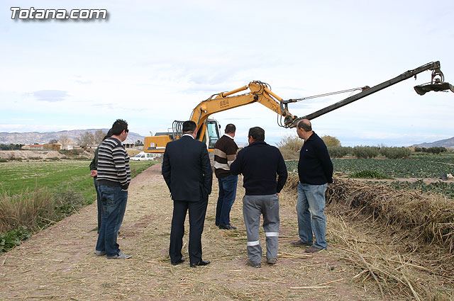 La Confederacin Hidrogrfica del Segura limpia y adecua la mota del ro Guadalentn - 14