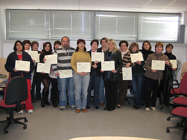 El curso de “Fotografía digital”, que se imparte en el ALA del Centro de Desarrollo Local, se clausura, Foto 1