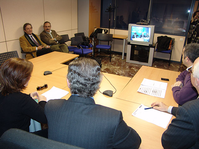 La consejera de Sanidad y Consumo inaugura el sistema de arbitraje virtual por videoconferencia con Yecla - 1, Foto 1