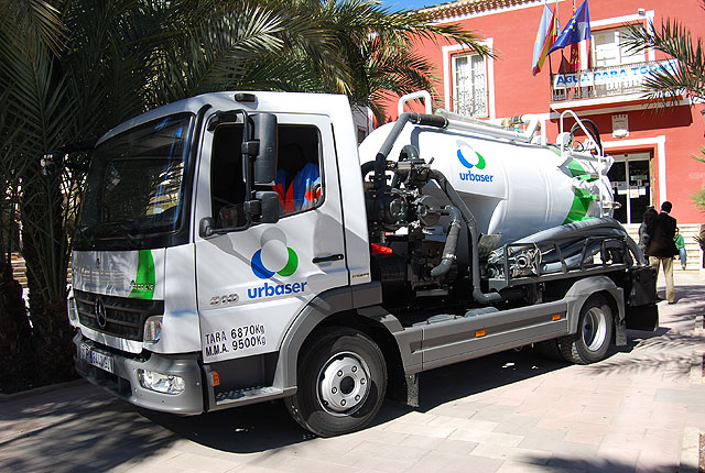 La empresa de abastecimiento de aguas de la localidad “Urbaser” dispone de un nuevo vehículo, Foto 2