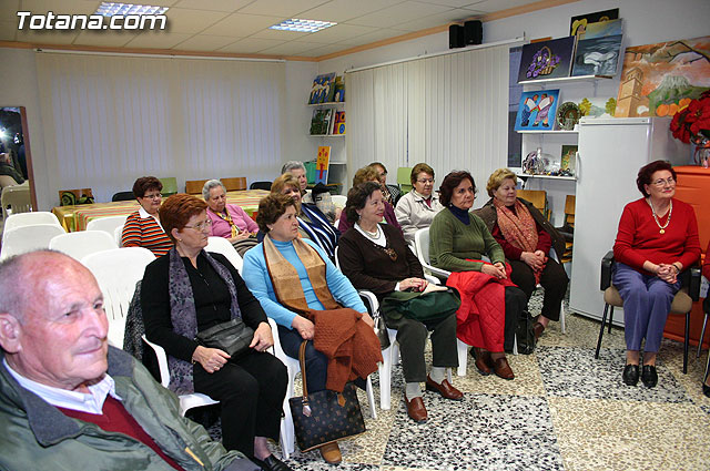 La Polica Local de Totana imparte una charla sobre seguridad ciudadana y vial a las usuarias de la Asociacin de Amas de Casa “Tres Avemaras” - 1