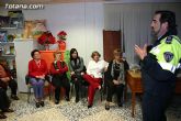 La Policía Local de Totana imparte una charla sobre seguridad ciudadana y vial a las usuarias de la Asociación de Amas de Casa “Tres Avemarías”