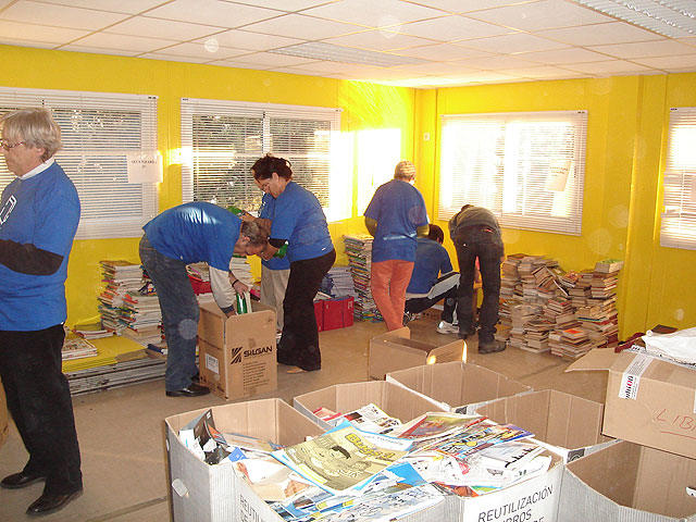Voluntarios del municipio empaquetan 40 cajas de material para el Proyecto Libro - 2, Foto 2