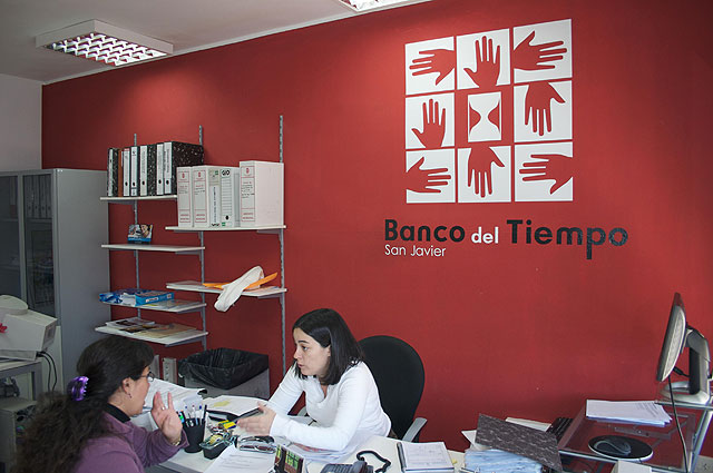 Los alumnos de los talleres del Banco del Tiempo pagan con su tiempo libre - 1, Foto 1