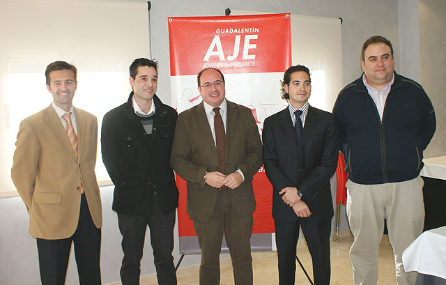 El Alcalde de Puerto Lumbreras se reúne con los Jóvenes Empresarios para analizar las iniciativas que favorecen el desarrollo empresarial - 1, Foto 1