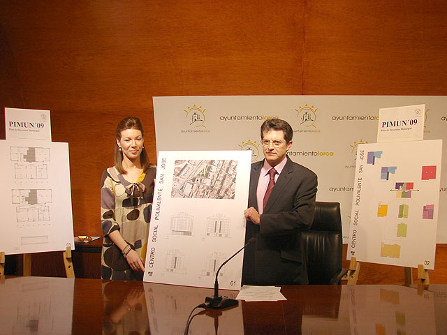 El Alcalde de Lorca y la Concejal de ONG´s presentan la construcción de un Centro Social Polivalente para los vecinos y colectivos del Barrio de San José - 1, Foto 1