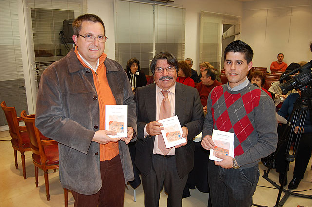 El torreño José Martínez presenta en Lorquí su libro “Numen, viejo tesoro” - 1, Foto 1