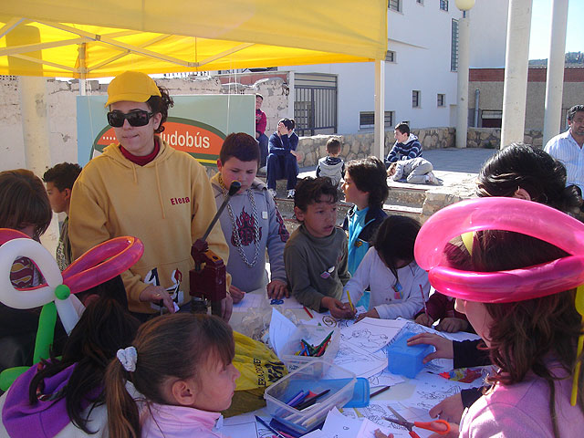 El colectivo para la promoción social “El Candil” realiza actividades lúdicas y educativas en diversos barrios de Totana, Foto 2