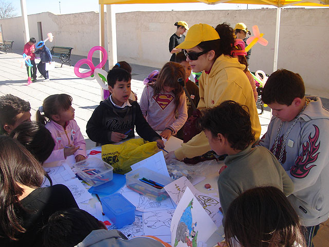 El colectivo para la promoción social “El Candil” realiza actividades lúdicas y educativas en diversos barrios de Totana, Foto 3