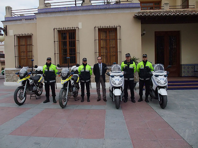 La Policía Local de Santomera prestará una mayor cobertura a las zonas peatonales del casco histórico, centros educativos y extrarradio del municipio gracias a la incorporación de tres nuevos vehículos - 1, Foto 1