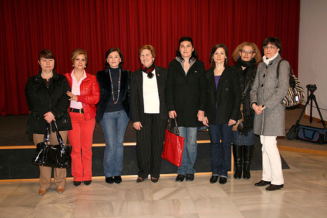 Teresa Moreno inaugura la exposición ‘Mujeres relevantes de la Región de Murcia’ - 1, Foto 1