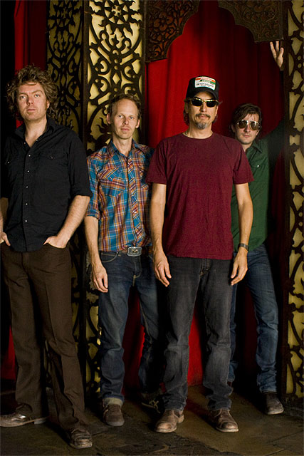 Giant Sand, la banda de Howe Gelb, el creador del sonido americano, presenta proVisions en el auditorio regional - 1, Foto 1